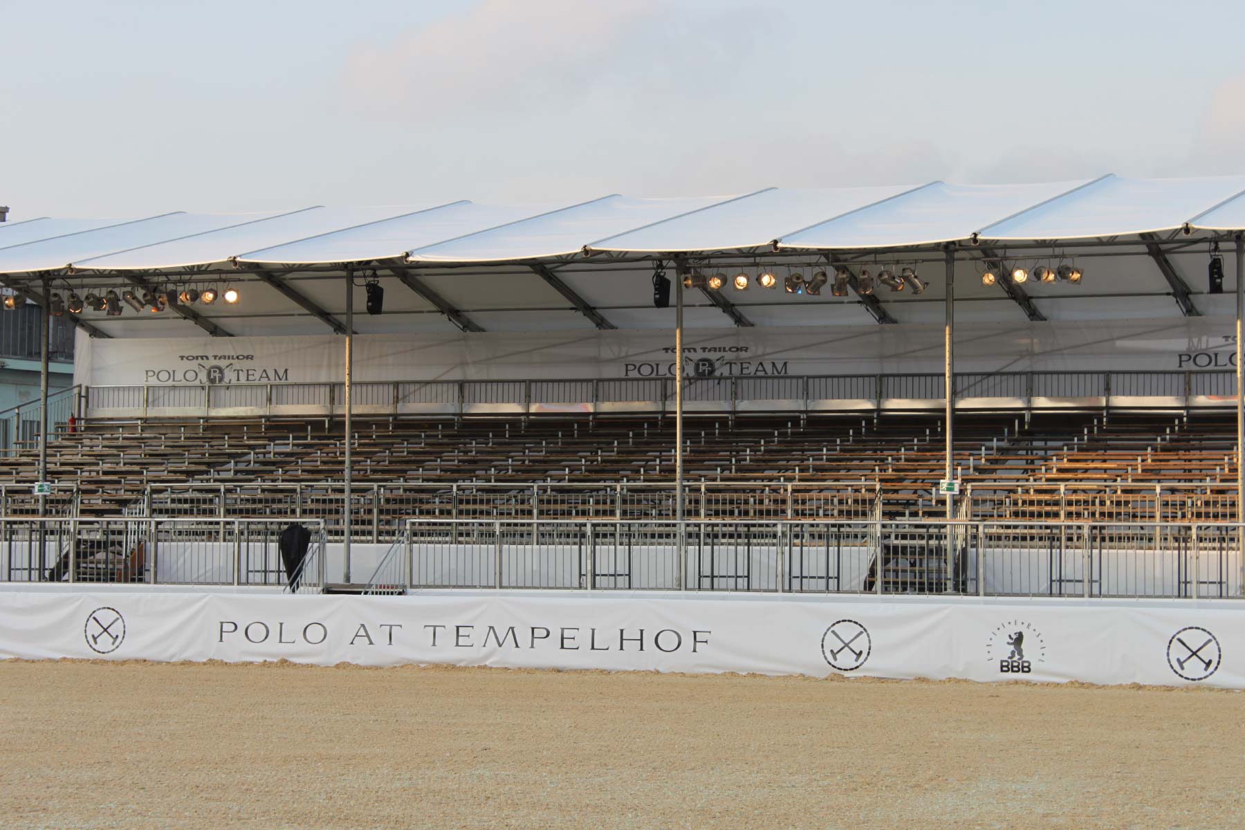 Bender Tribünen, Bühnen und Stadien für Business Veranstaltungen Events Messen343